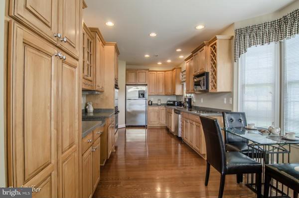 WATERS EDGE - Residential