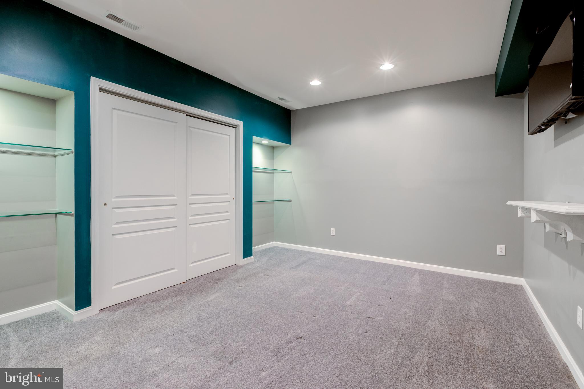 TRADITIONS AT LONGII - Residential