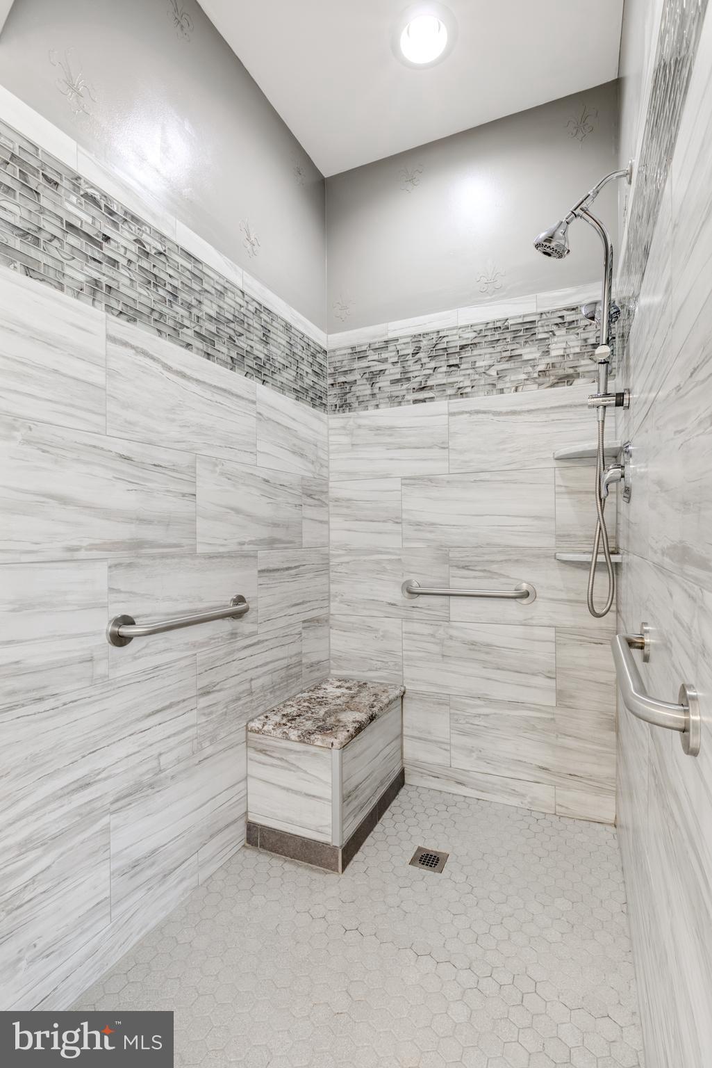 TRADITIONS AT LONGII - Residential