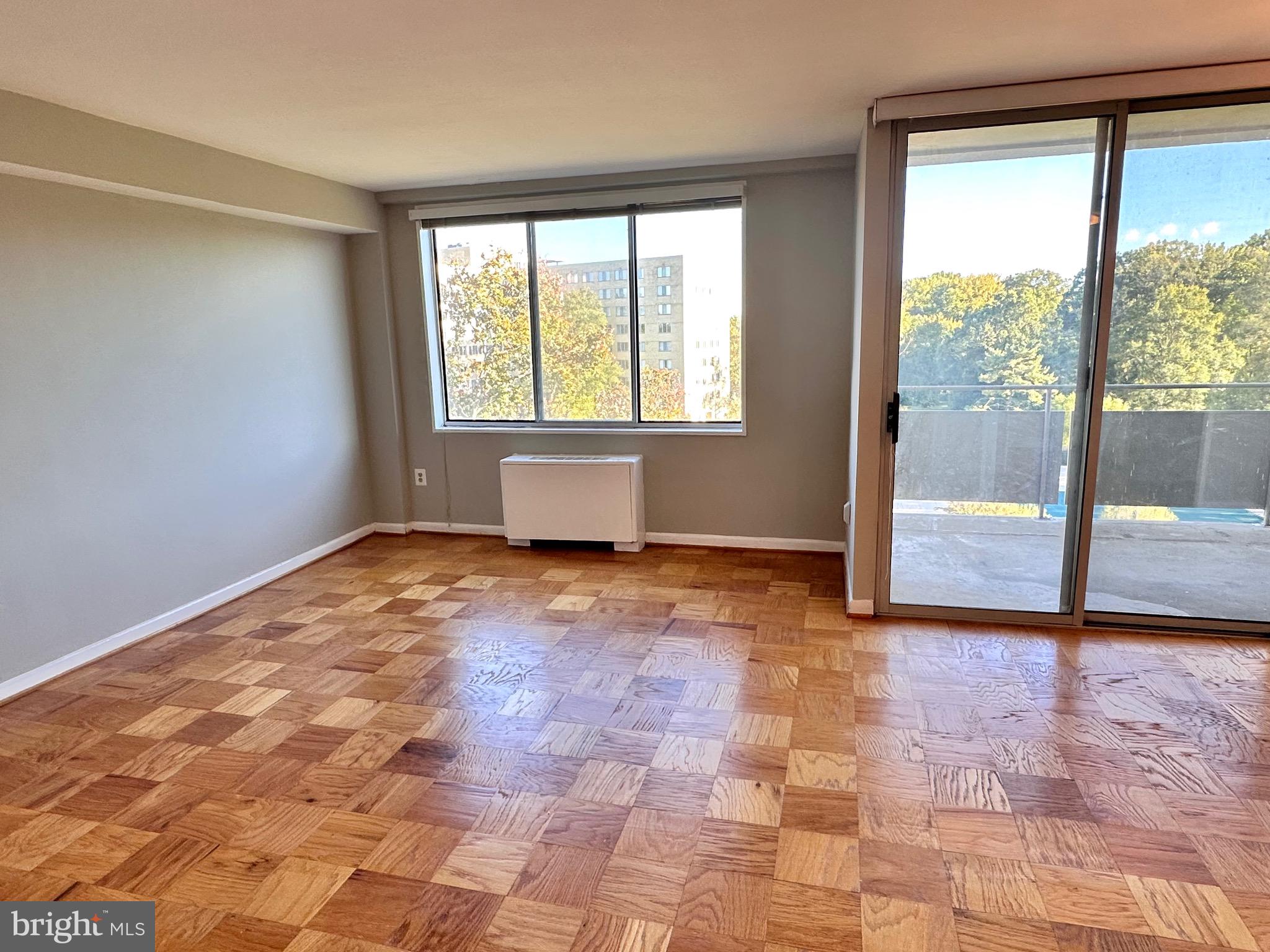 RIVER TOWERS - Residential