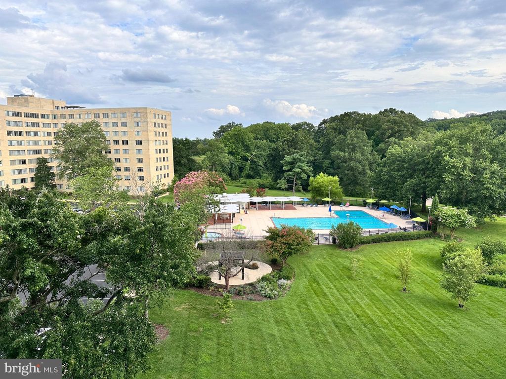 Photo of 6641 Wakefield Drive #616, ALEXANDRIA, VA 22307 (MLS # VAFX2275936)