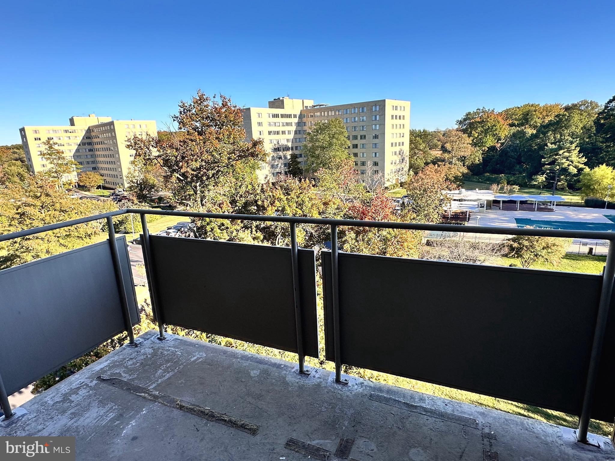 RIVER TOWERS - Residential