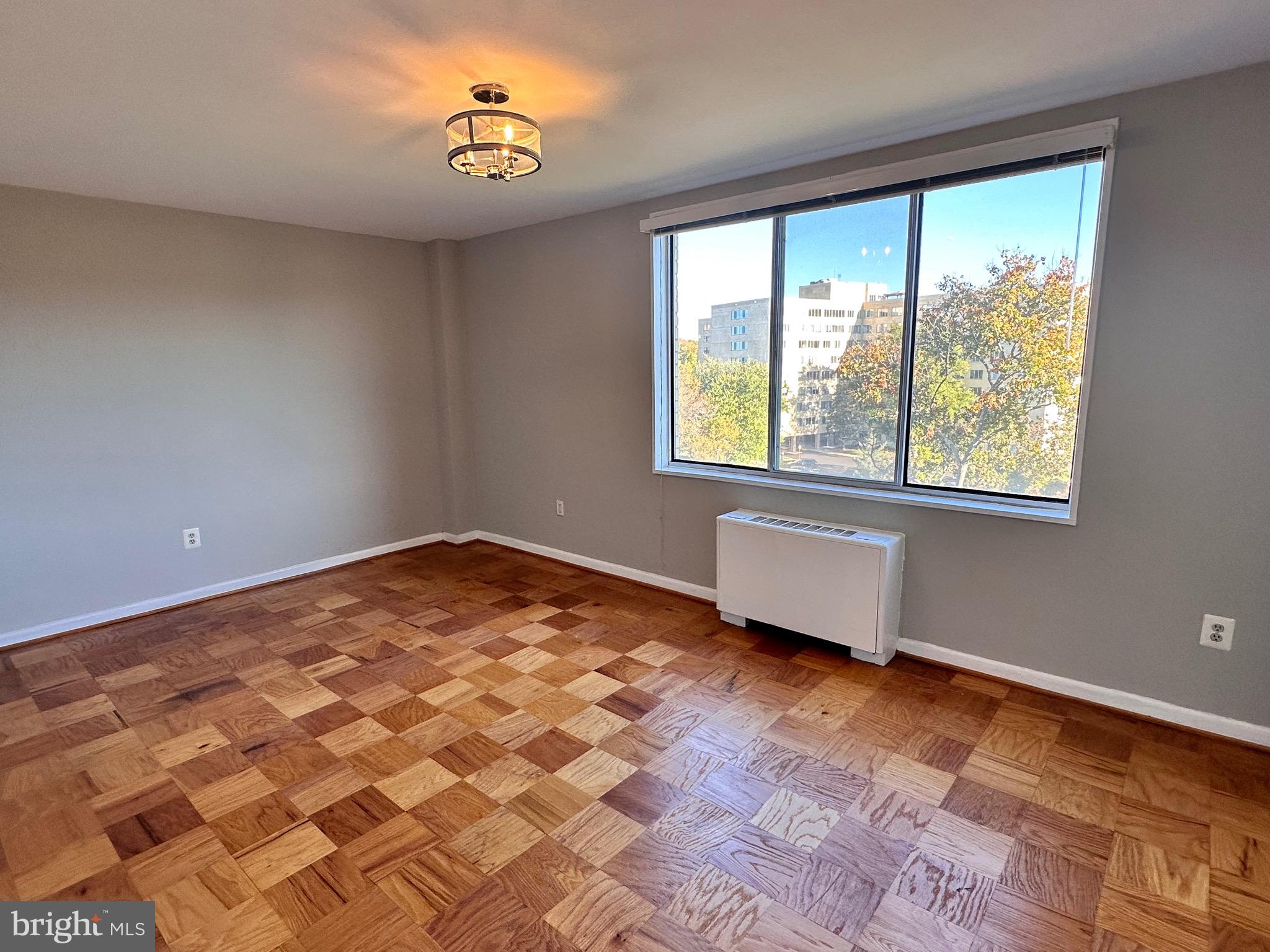 RIVER TOWERS - Residential