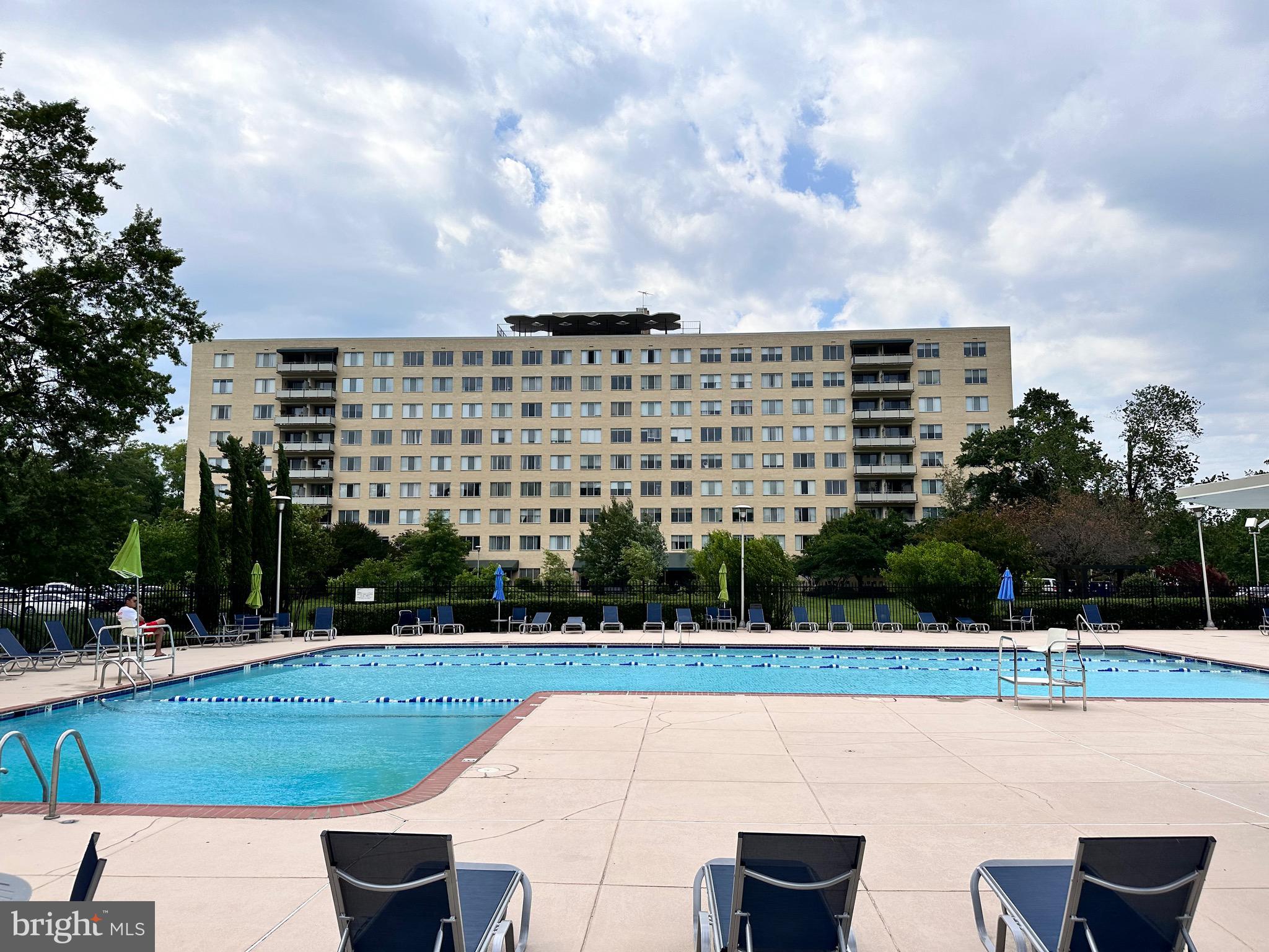 RIVER TOWERS - Residential