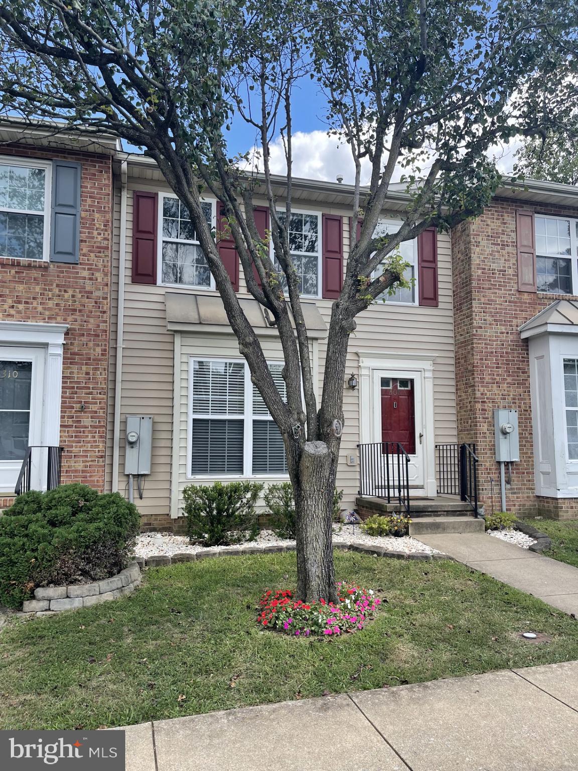 HUNTINGTON MEADOWS - Residential Lease