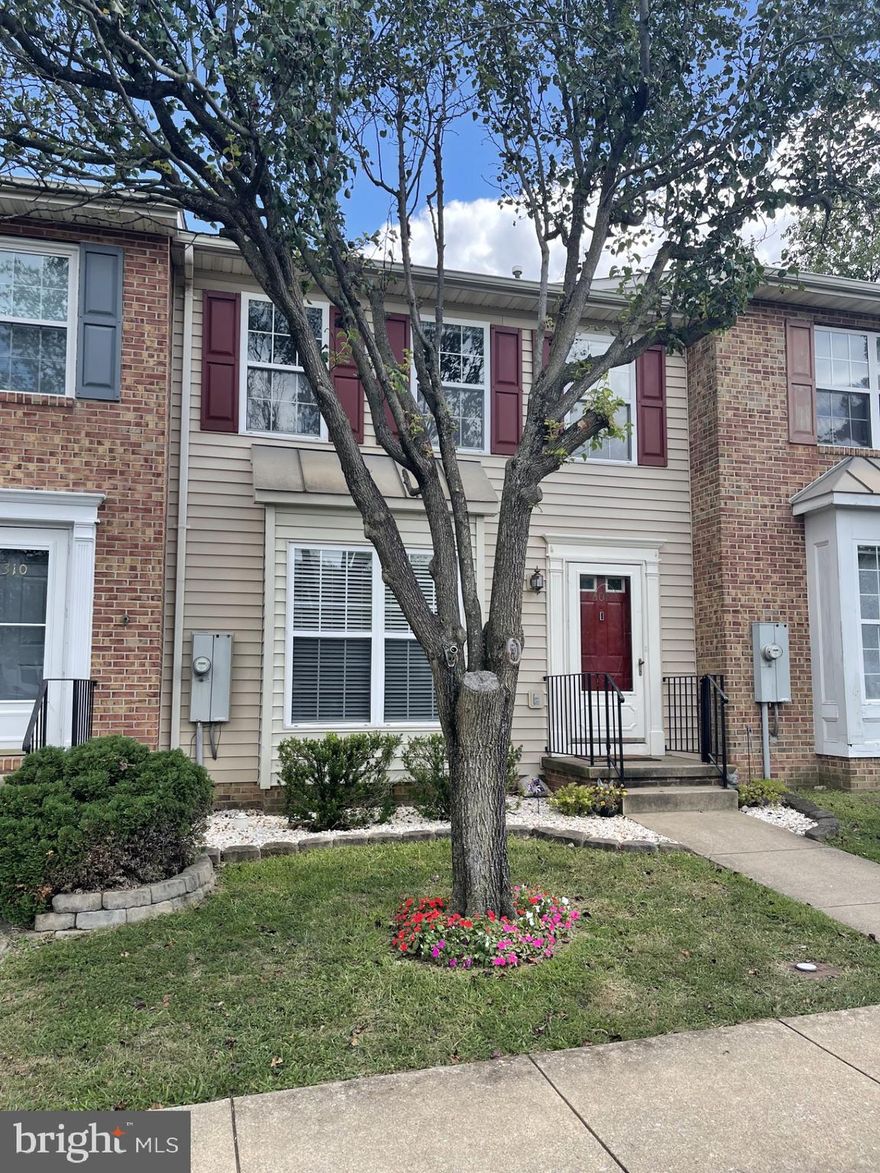 Conveniently located townhouse rental on east side of Winchester city.  Commuter friendly, 2bed 1 1/2 bath.  Large deck, fully fenced backyard and grill.  Pets allowed case by case basis.  Easy access to all amenities.  Washer and dryer included.

Application form is attached in Document Folder