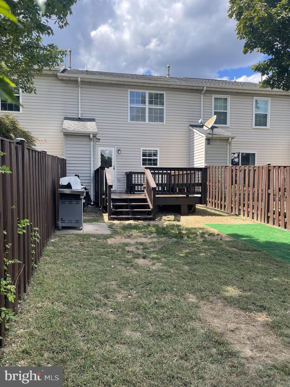 HUNTINGTON MEADOWS - Residential Lease