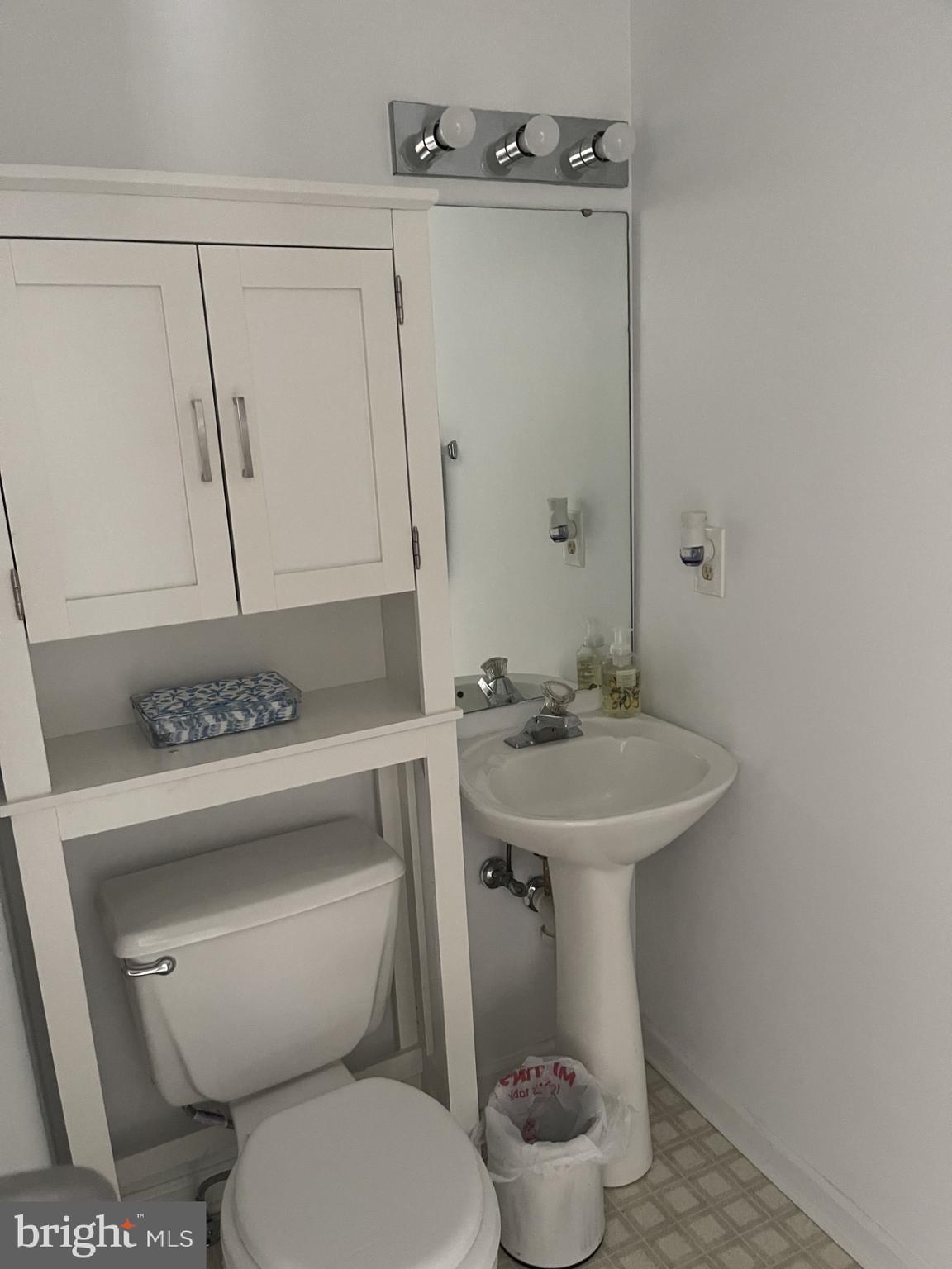 HUNTINGTON MEADOWS - Residential Lease