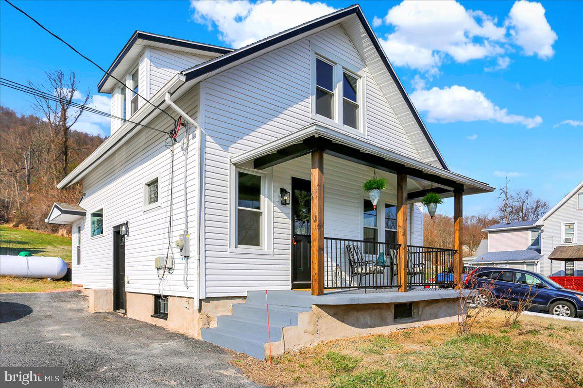 162 SEYFERT DRIVE
