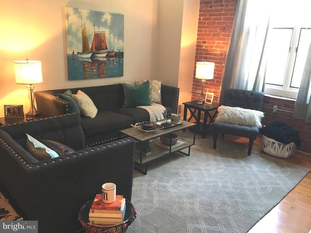 FAIRMOUNT - Residential Lease