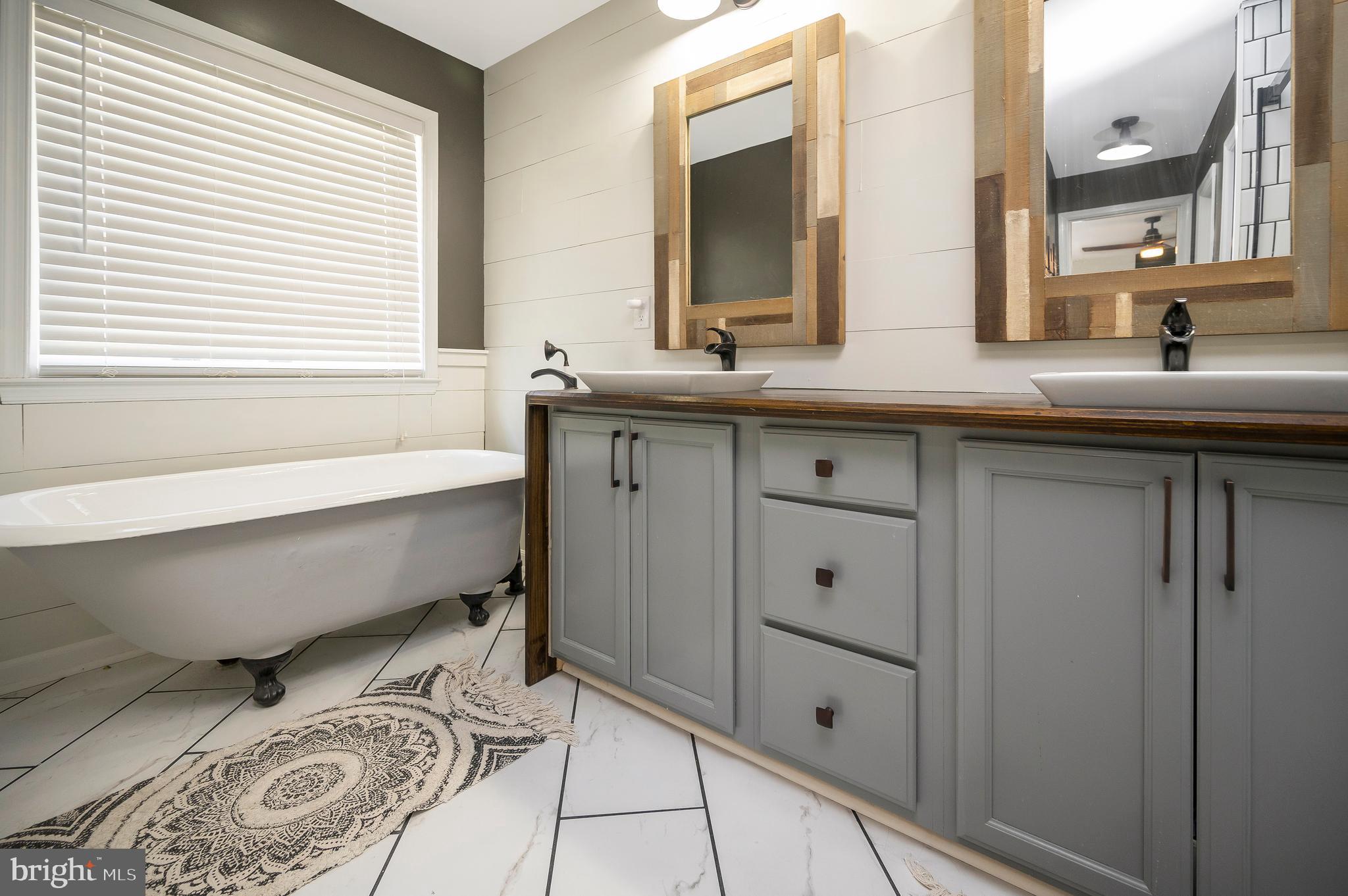 LAKE OF THE WOODS - Residential