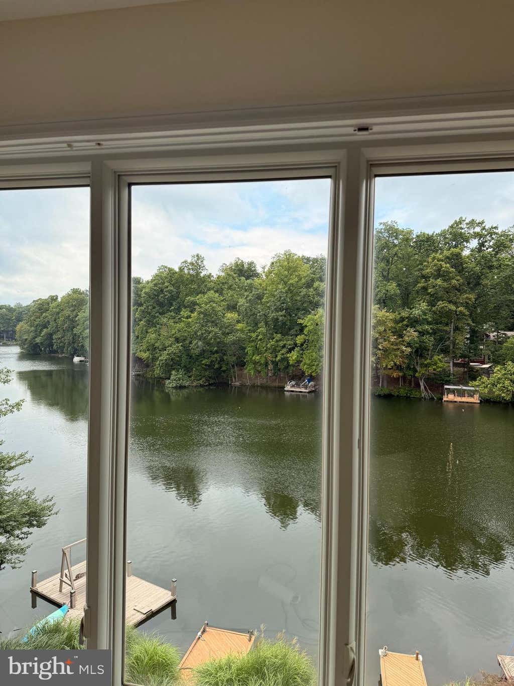 Photo of 1987 Lakeport Way, RESTON, VA 20191 (MLS # VAFX2336950)