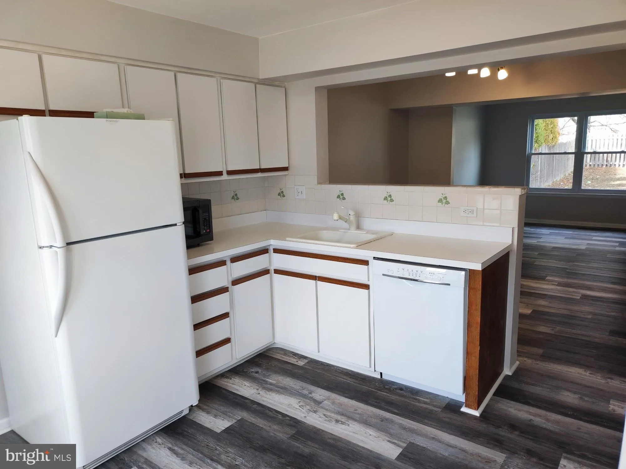 Voorhees, New Jersey 08043, United States, 2 Bedrooms Bedrooms, ,2 BathroomsBathrooms,Residential,Pending,81973