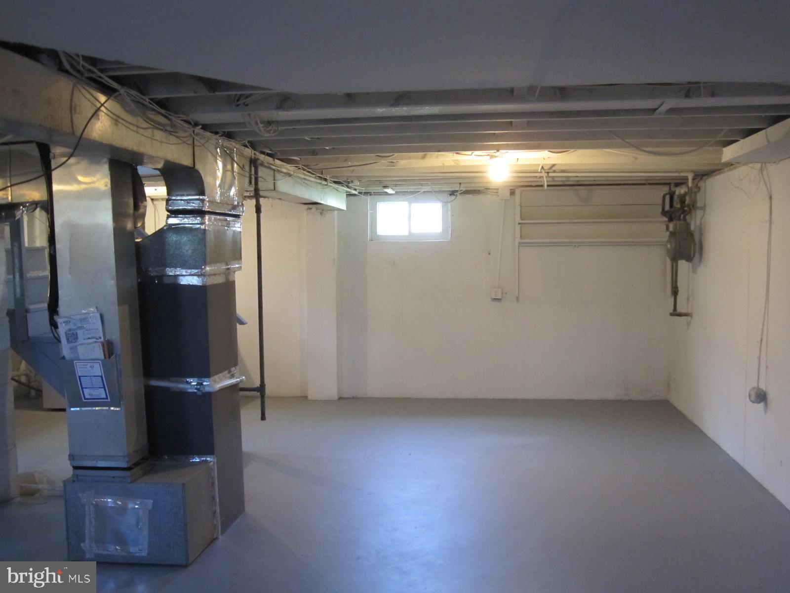 GLENMONT FOREST - Residential Lease