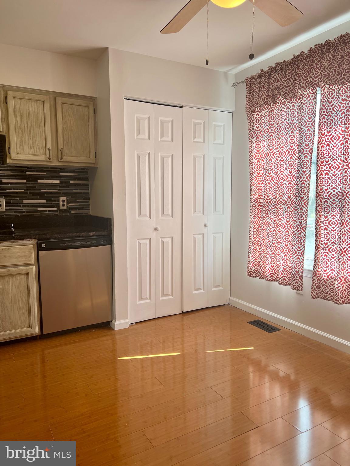 LAKE RIDGE - Residential Lease