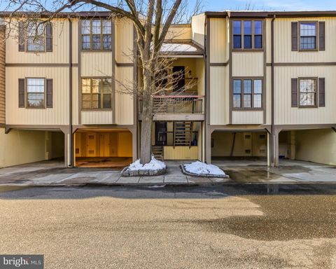 Condo For Sale - 102 Kings Croft<br/> CHERRY HILL, NJ 08034