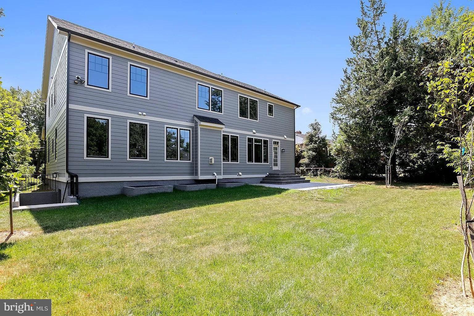 HILLSIDE MANOR - Residential Lease