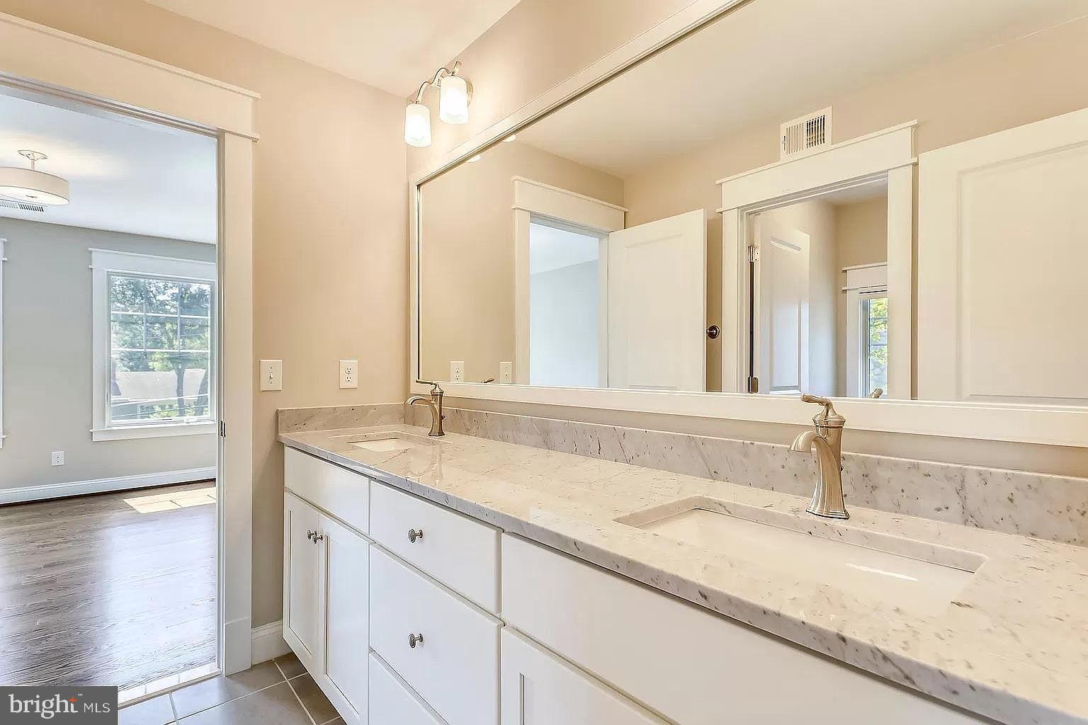 HILLSIDE MANOR - Residential Lease