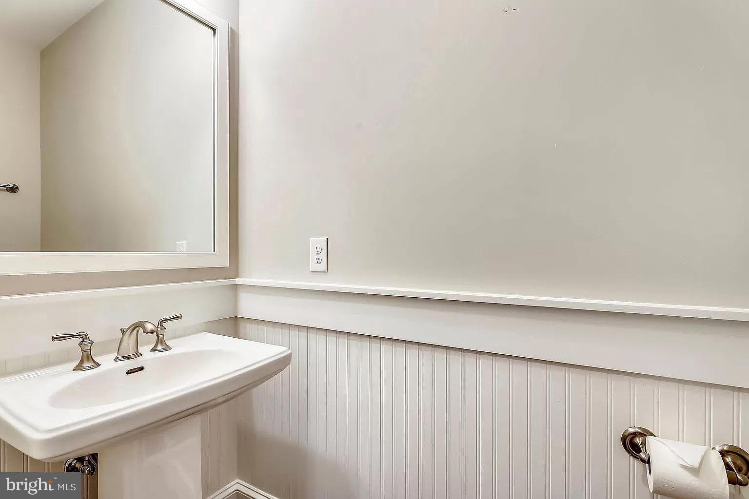 HILLSIDE MANOR - Residential Lease