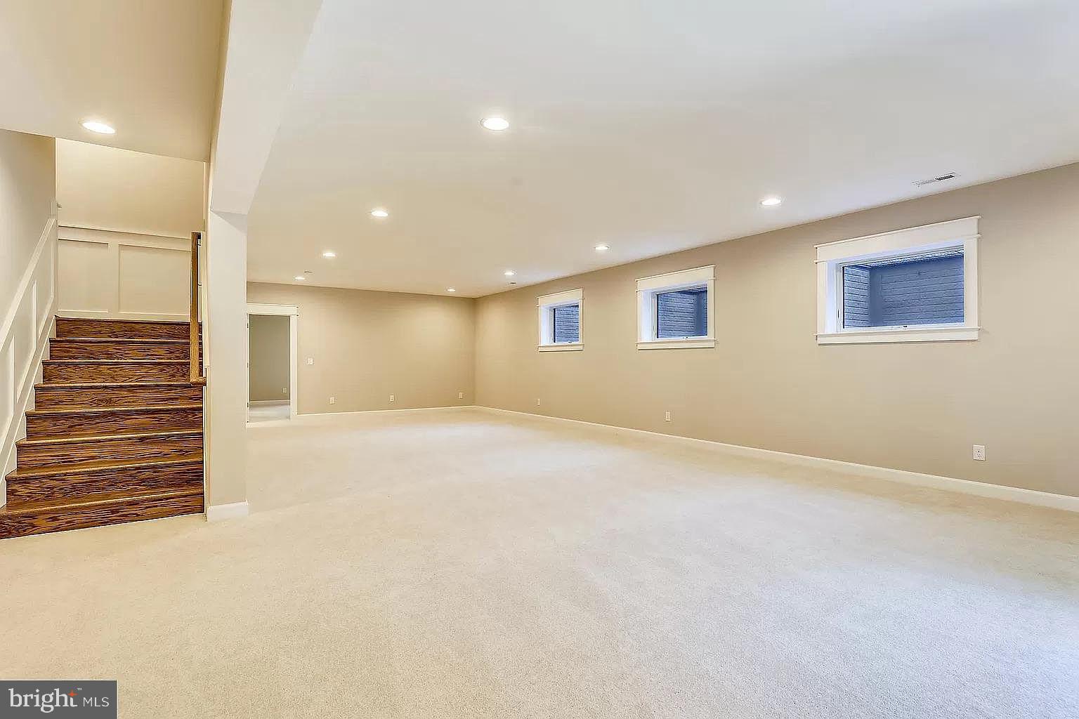 HILLSIDE MANOR - Residential Lease