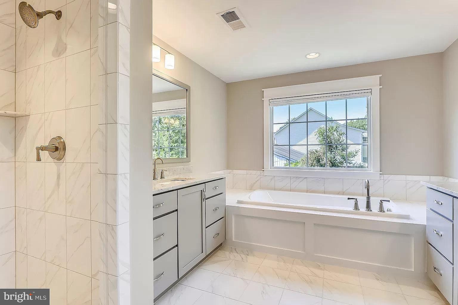 HILLSIDE MANOR - Residential Lease