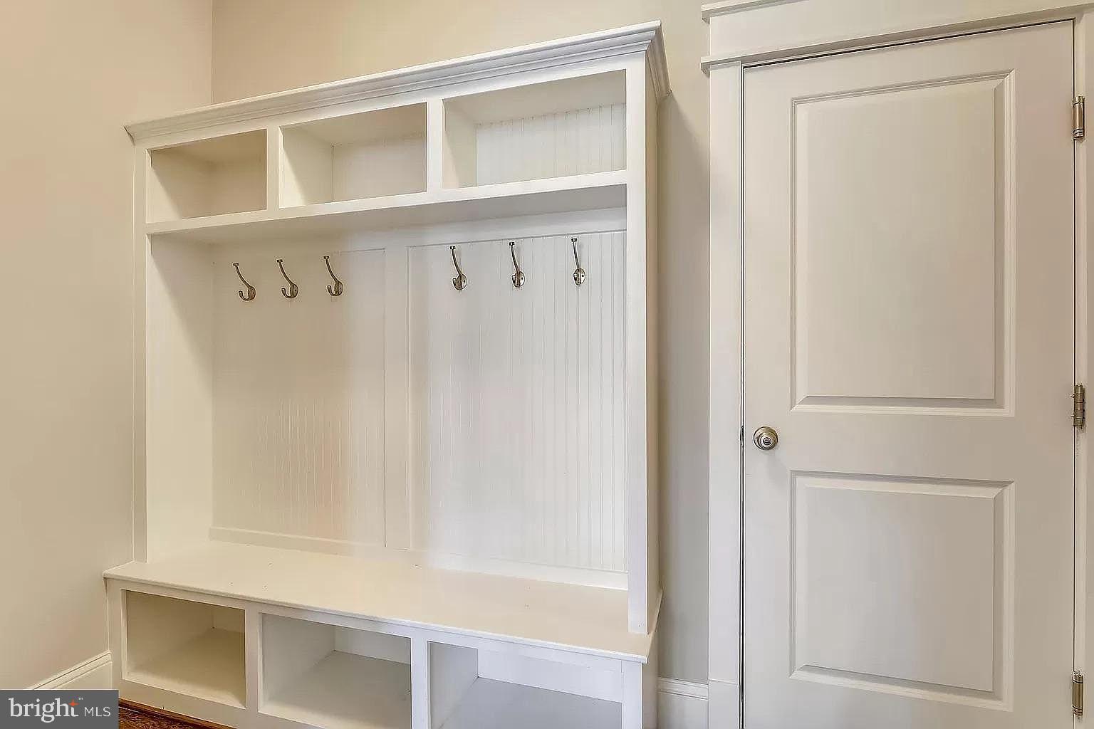 HILLSIDE MANOR - Residential Lease