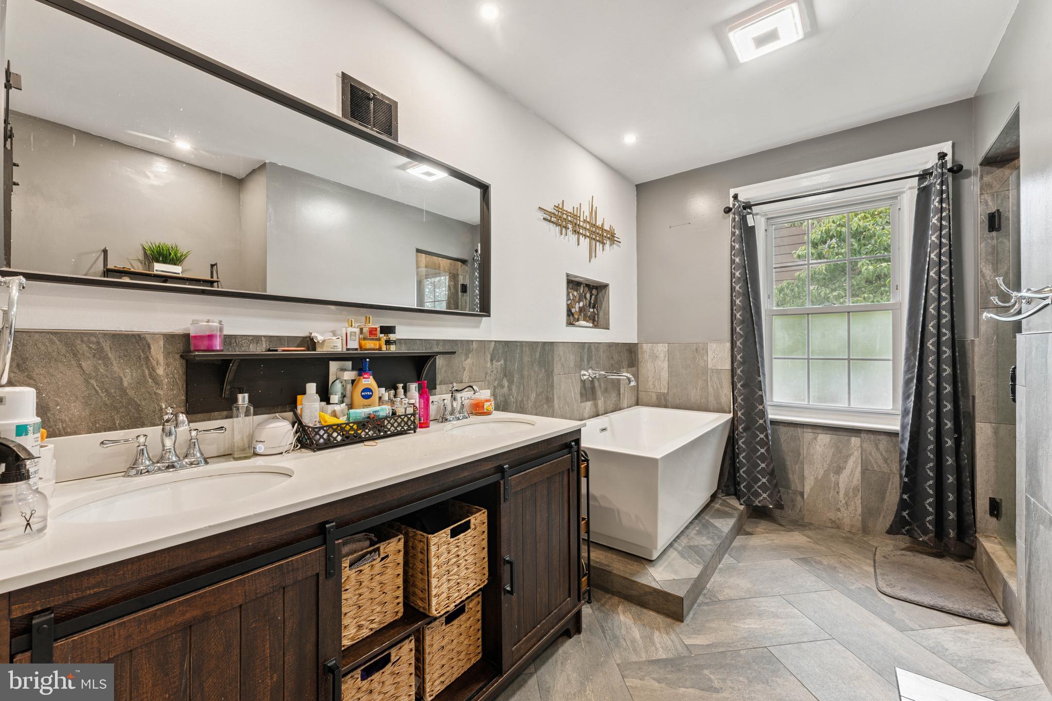 JENKINTOWN - Residential