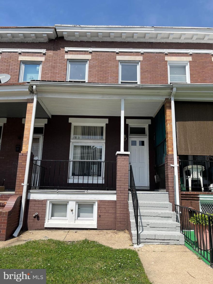 Great 3 bedroom, 1 bathroom porch front property.  Freshly painted, newer appliances, brand new carpet and freshly updated bathroom.  This is a spacious home and ready for move in.