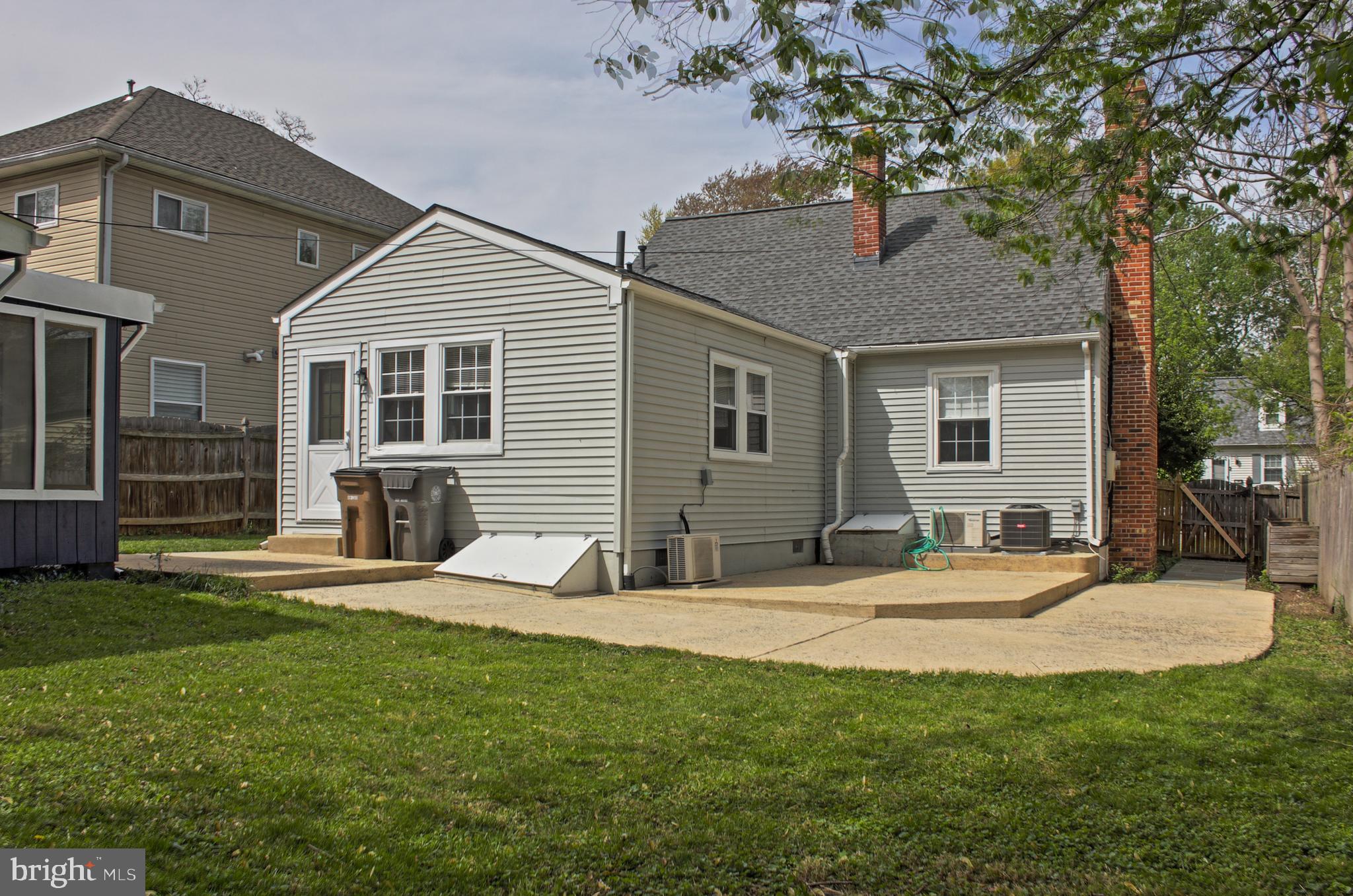 ROCKCREST - Residential Lease