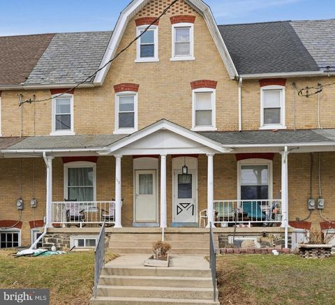 Townhouse For Sale - 113 Cherry Street<br/> RICHLANDTOWN, PA 18955
