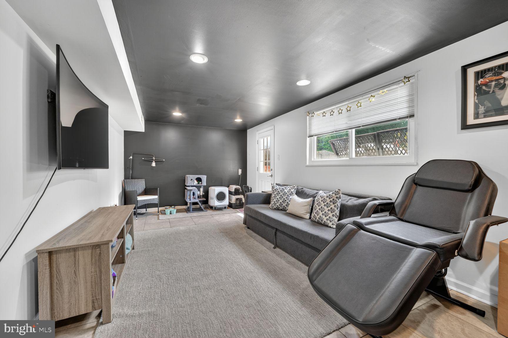 FOREST KNOLLS - Residential