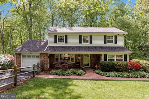 Homes For Sale - 7946 Helmart Drive<br/> LAUREL, MD 20723