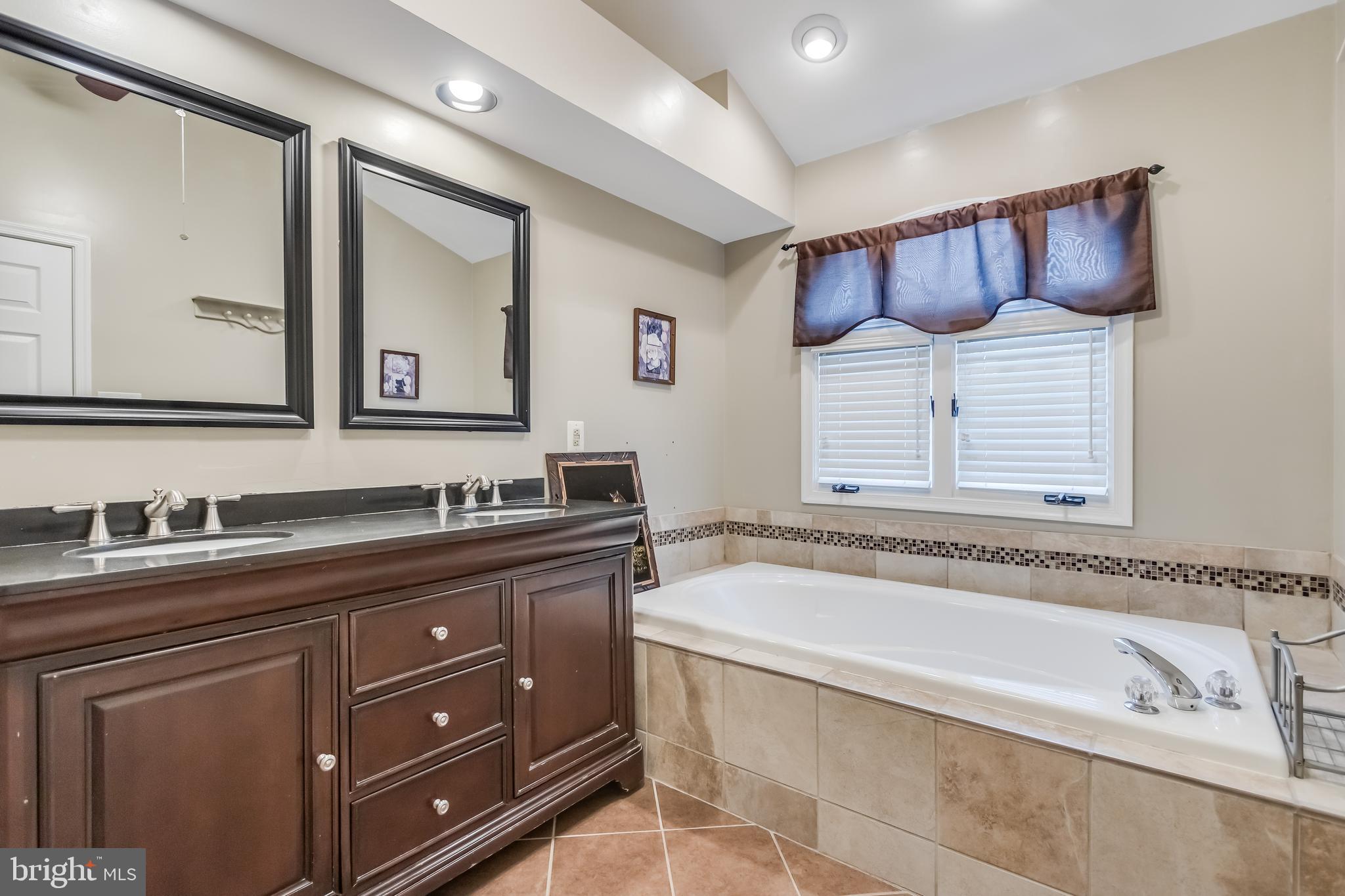 MIDDLEFORD - Residential