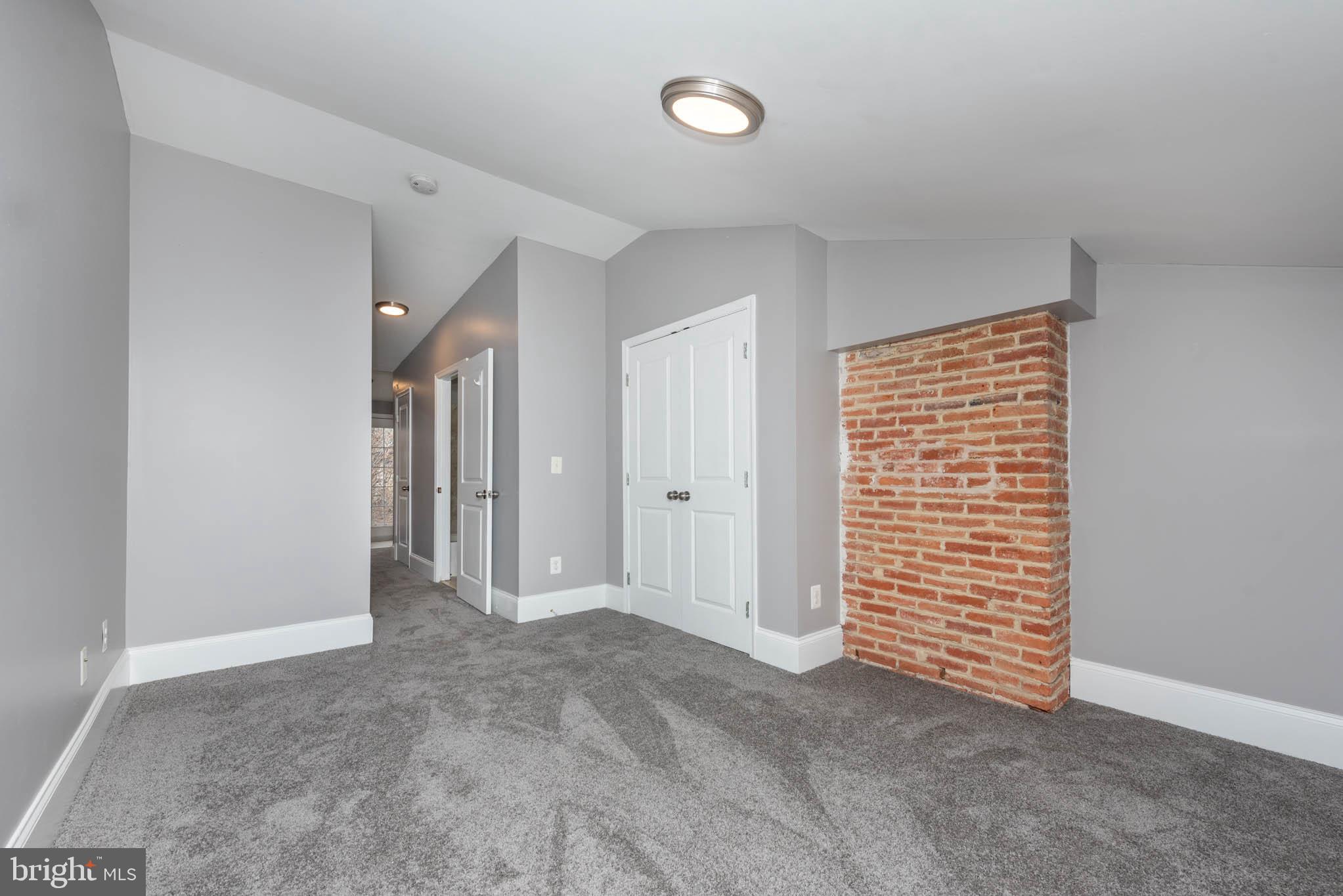 HOLLINS MARKET - Residential