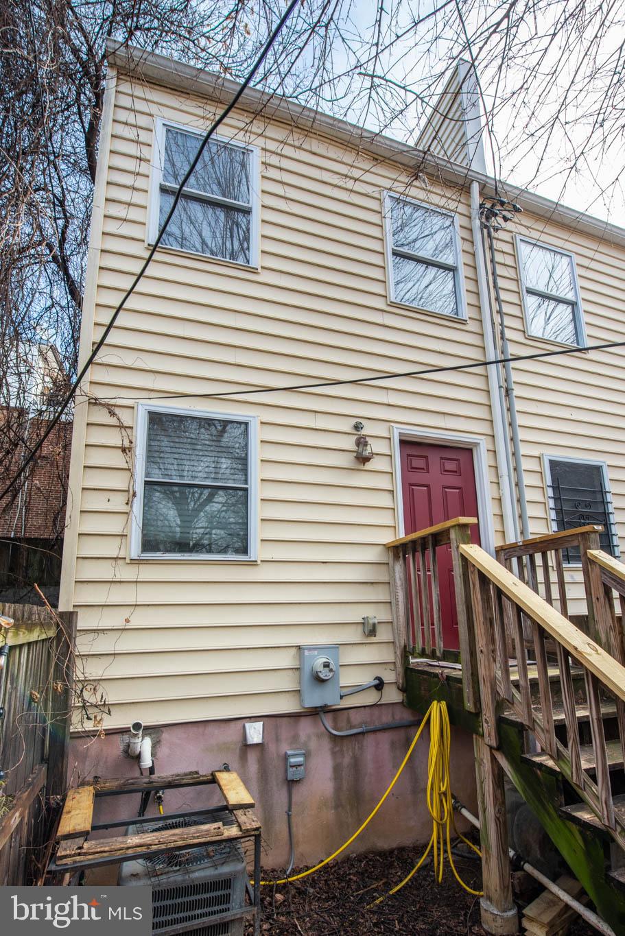 HOLLINS MARKET - Residential