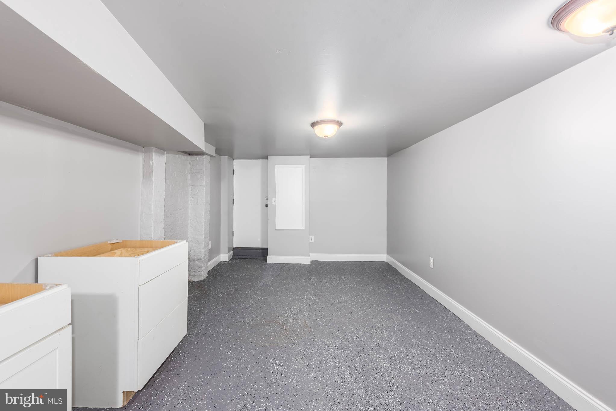HOLLINS MARKET - Residential
