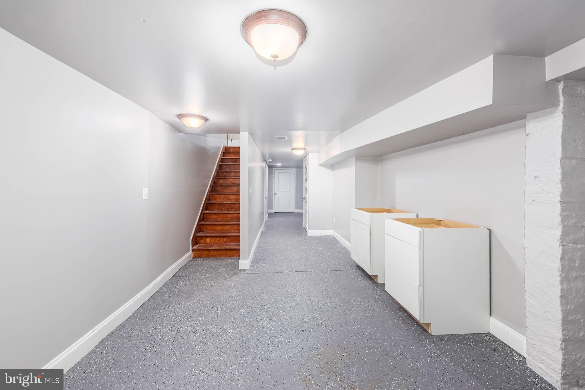 HOLLINS MARKET - Residential