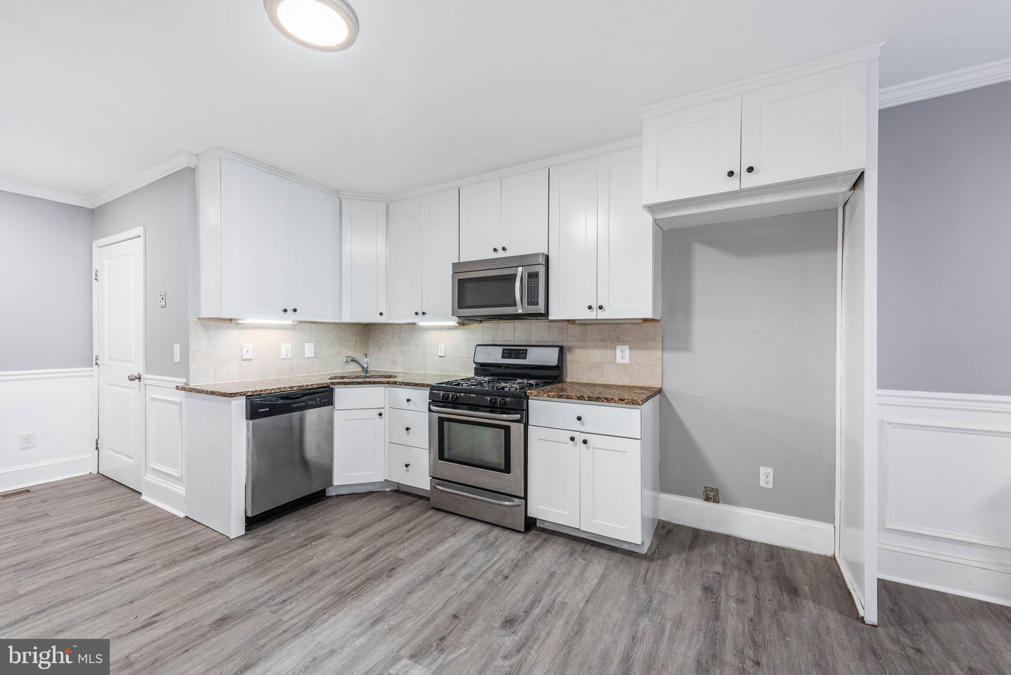 HOLLINS MARKET - Residential