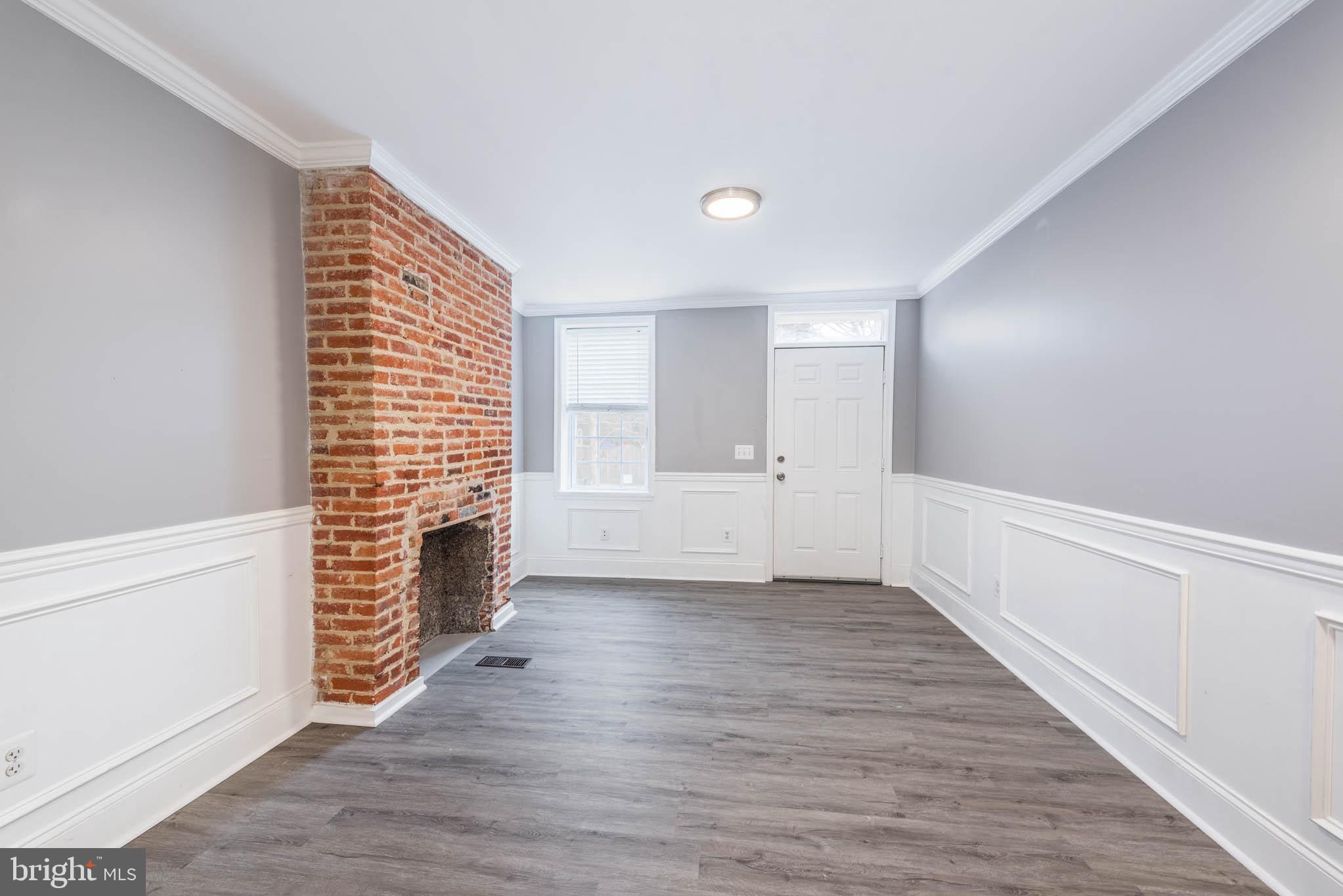HOLLINS MARKET - Residential