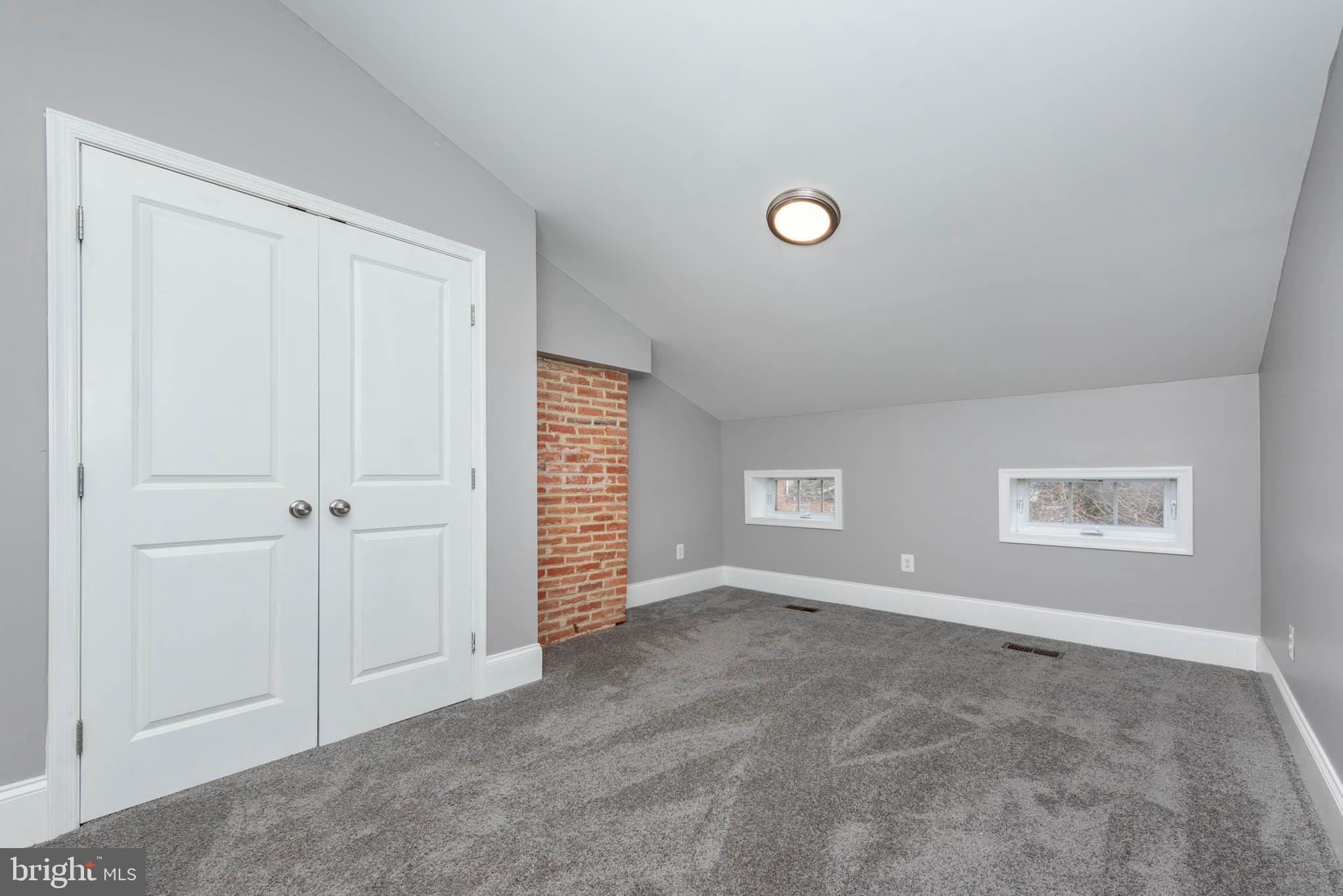 HOLLINS MARKET - Residential