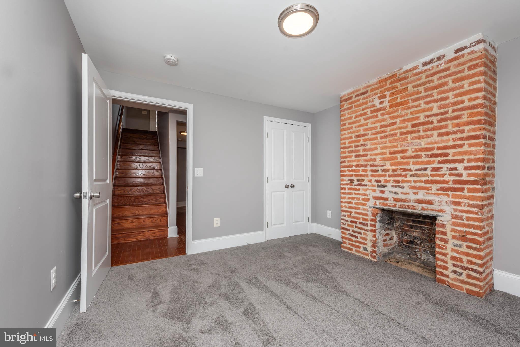 HOLLINS MARKET - Residential