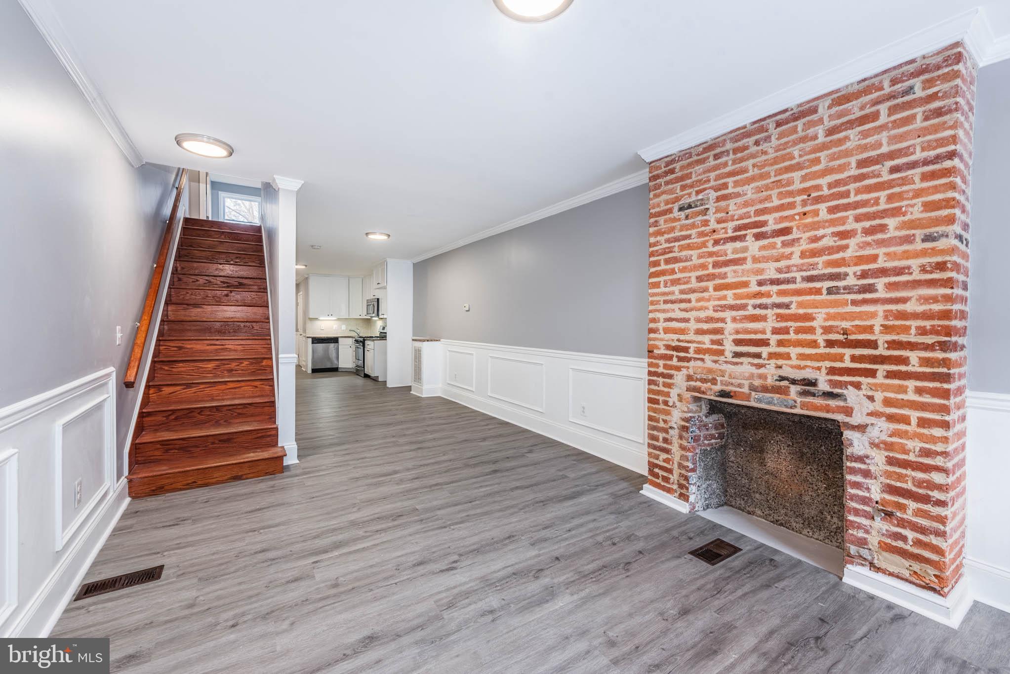 HOLLINS MARKET - Residential