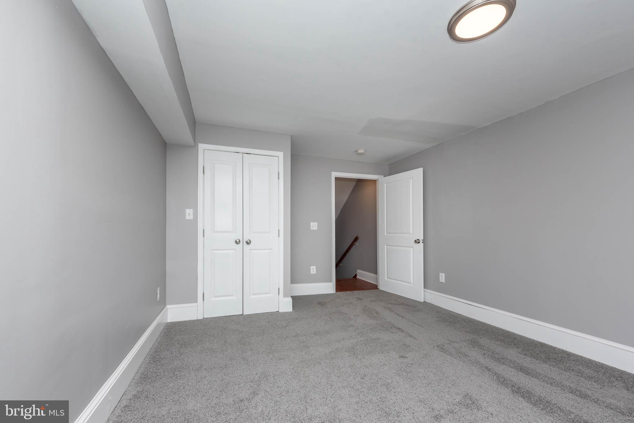 HOLLINS MARKET - Residential