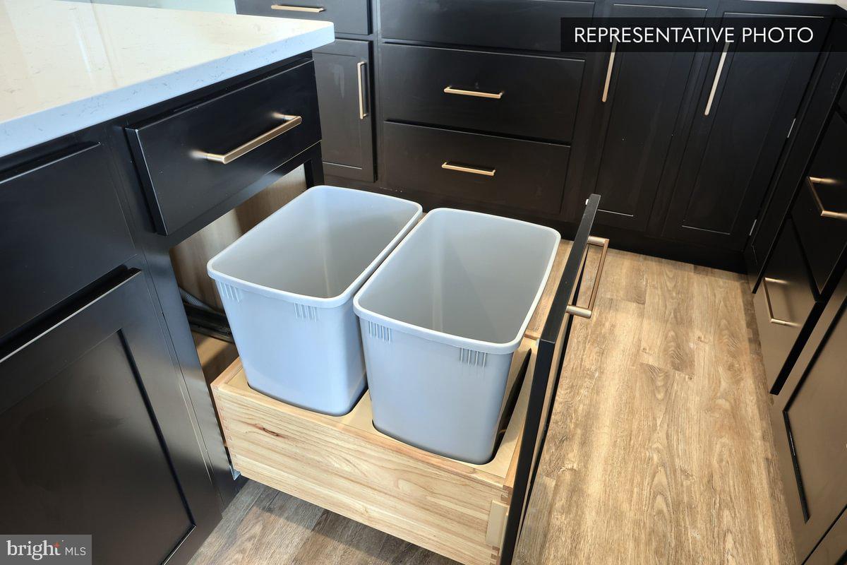 HICKORY POINTE - Residential