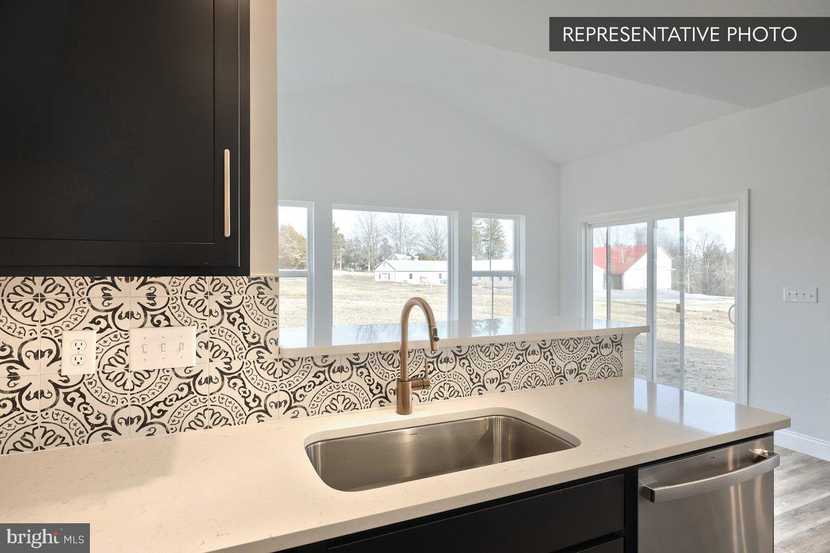 HICKORY POINTE - Residential