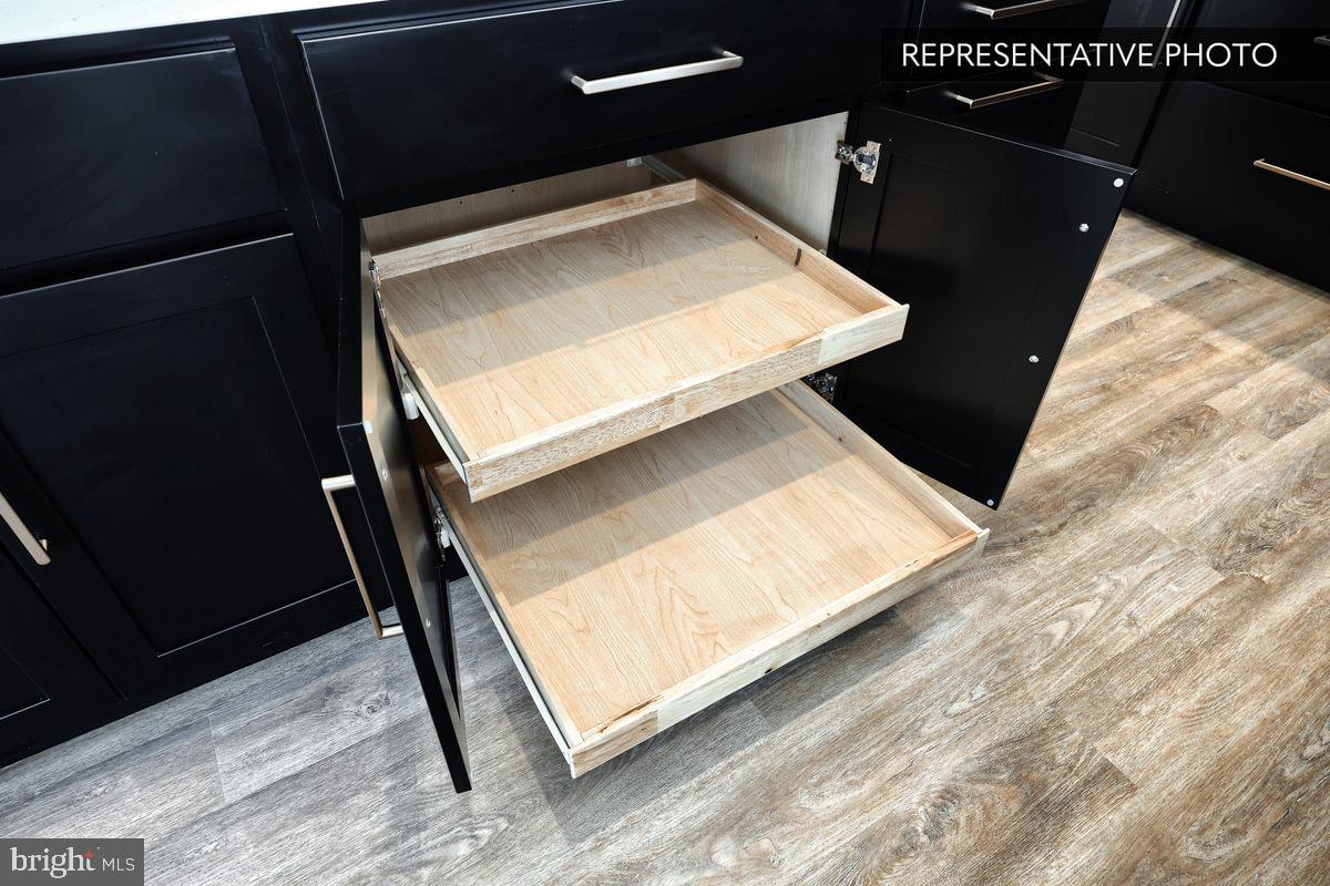 HICKORY POINTE - Residential