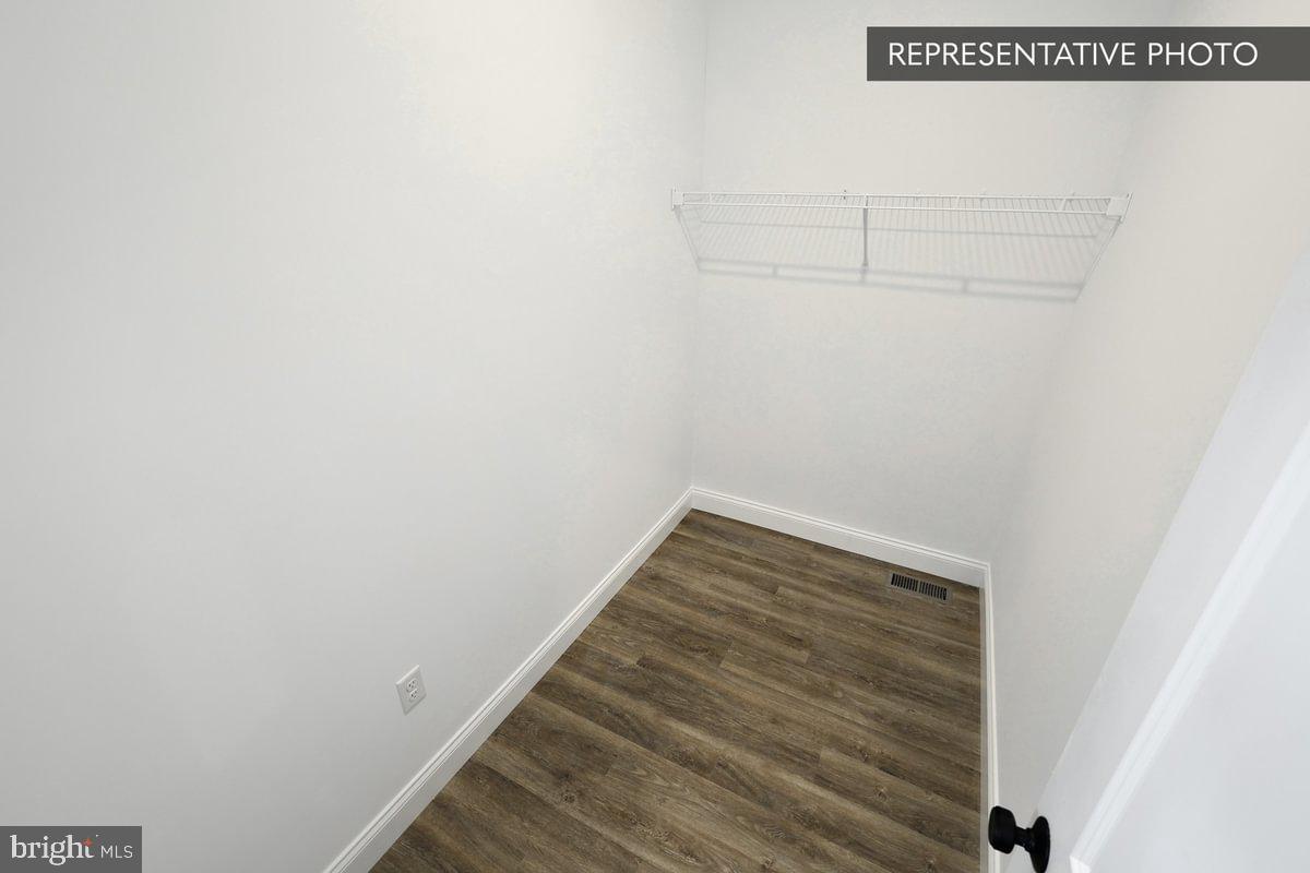 HICKORY POINTE - Residential