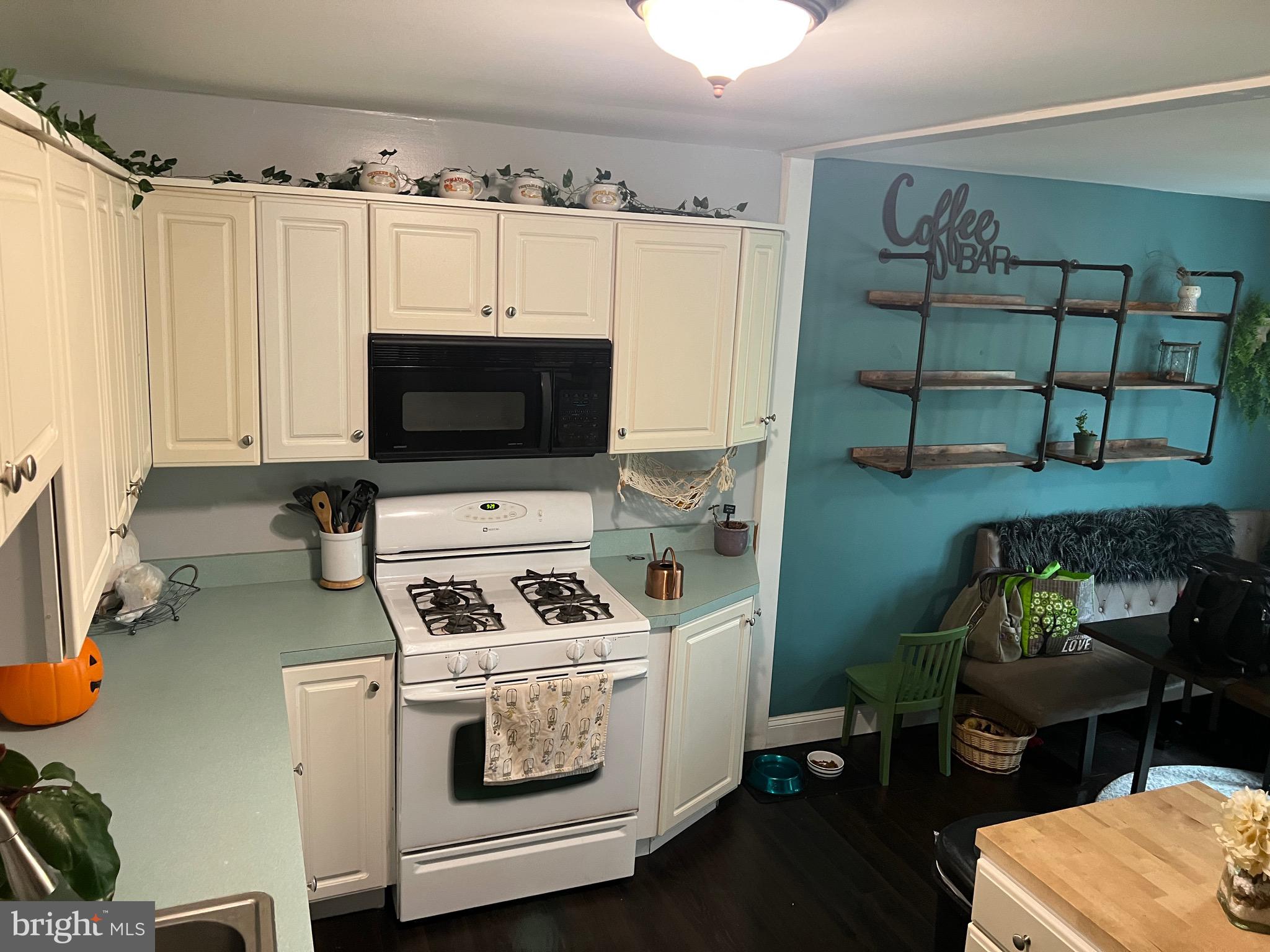 BAY HILLS - Residential