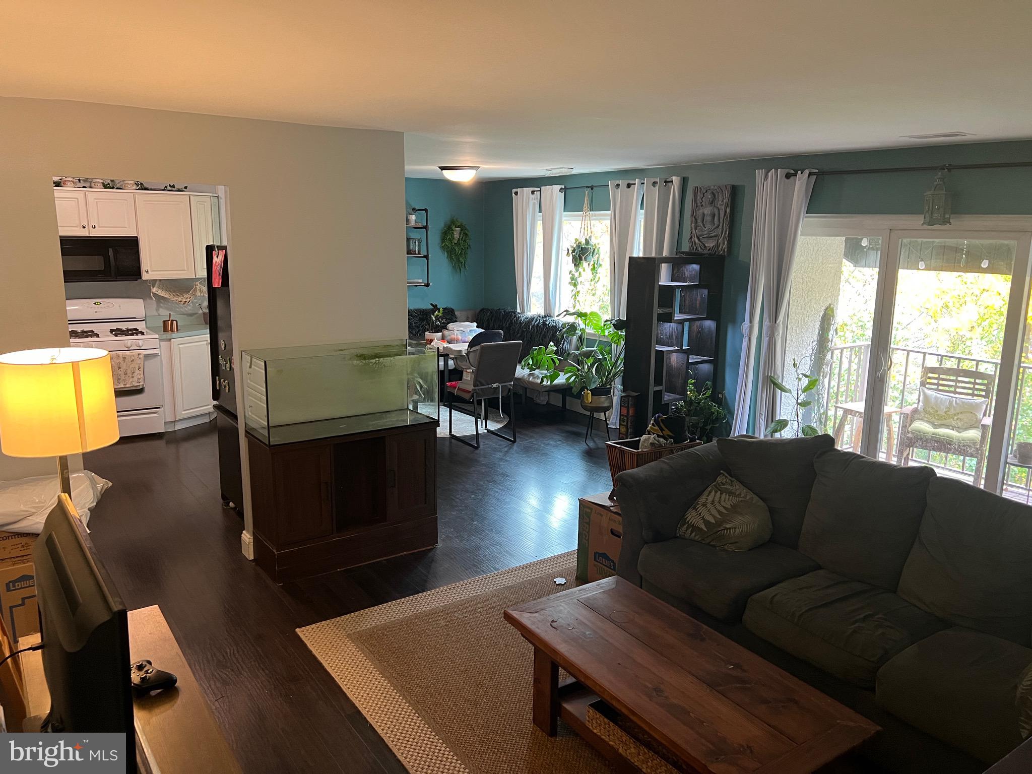 BAY HILLS - Residential