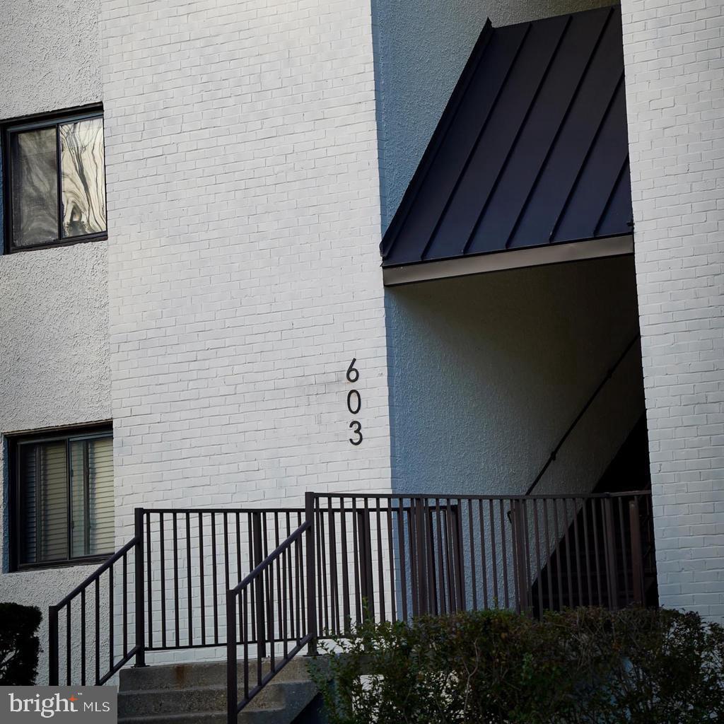 BAY HILLS - Residential